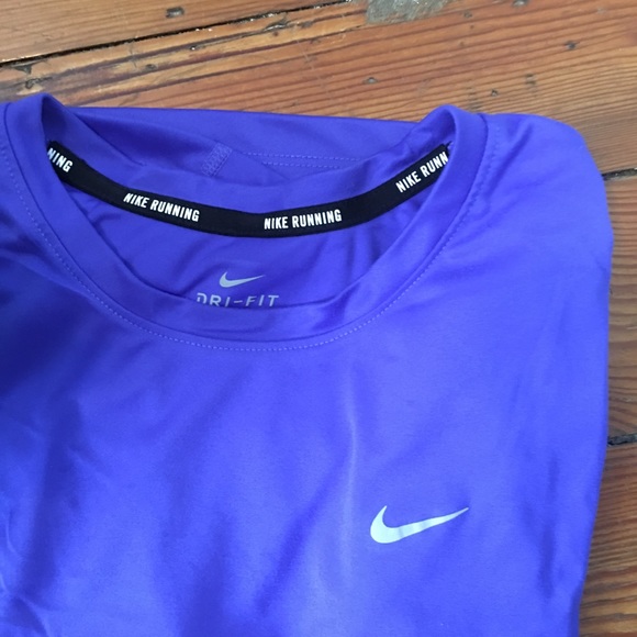 NIKE DRI-FIT Tee - Picture 2 of 7